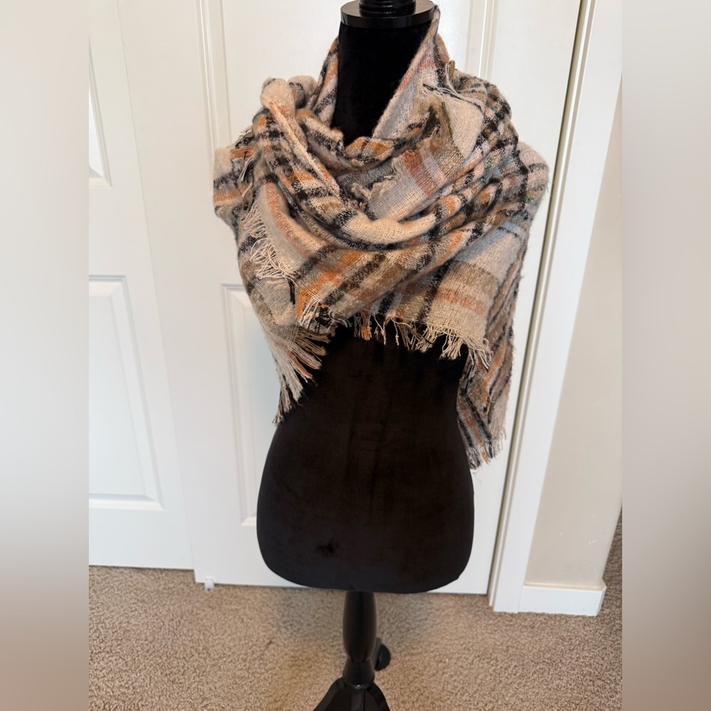 Cozy Plaid Fringe Throw Scarf in Cream and Tan